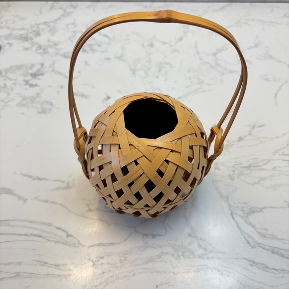 Japanese Handwoven Bamboo Basket Vase- Small Kago Ikebana vase - Picture 2 of 12